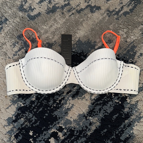 White stripe swimsuit set. - Picture 6 of 10